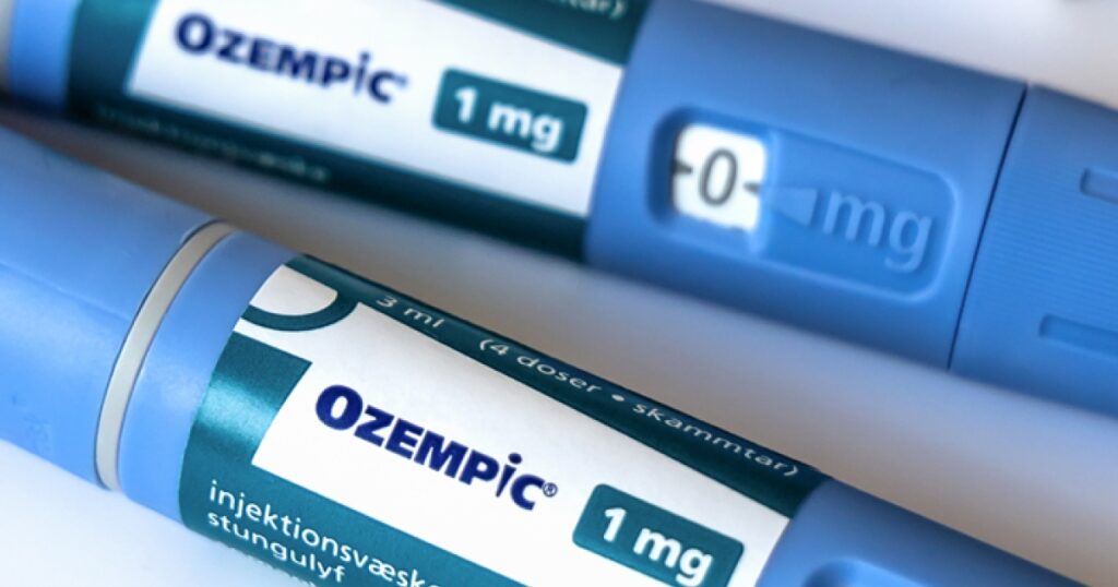Ozempic 1 mg adagolása – közeli kép a gyógyszer injekciós tolláról adagolásjelzővel